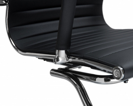 Офисное кресло для посетителей DOBRIN CODY LMR-102N, цвет черный, основание хромированная сталь