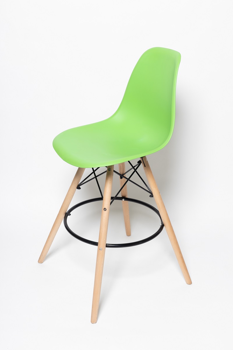 Пластиковый барный стул SC-403 зеленый, на деревянных ножках